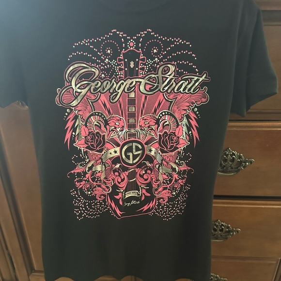 George StraightBlack and Pink Graphic Women’s Shirt. - Picture 3 of 7